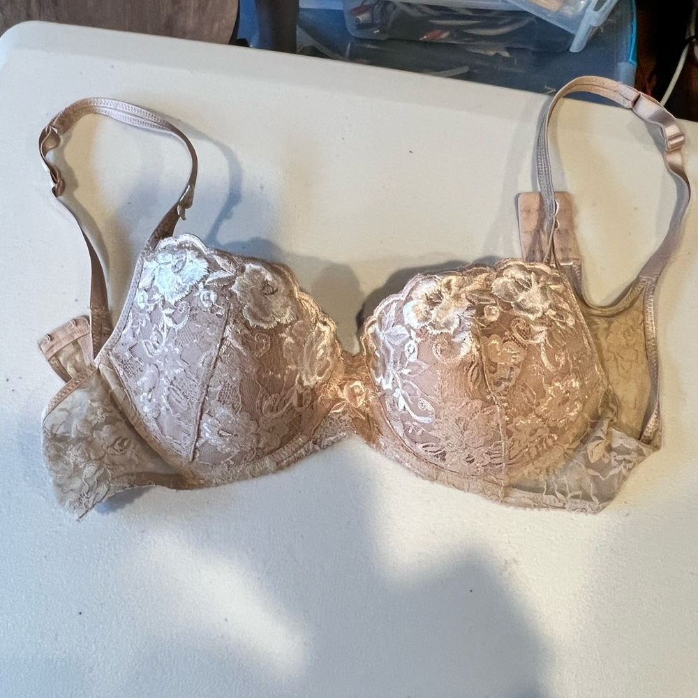 Elegant Lace Underwire Bra in Tan